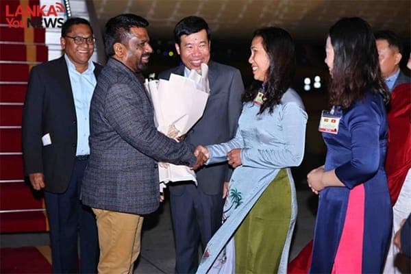 ජනපති වියට්නාමයට ළඟාවෙයි
