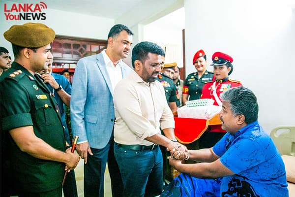 ජනපති  මිහිඳු සෙත් මැදුරෙහි නේවාසික සෙබළුන්ගේ සුවදුක් විමසයි